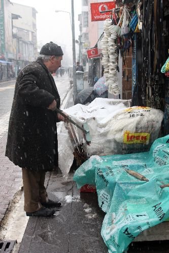 Ağrı'ya Mart Ayının Son Gününde Kar Yağdı