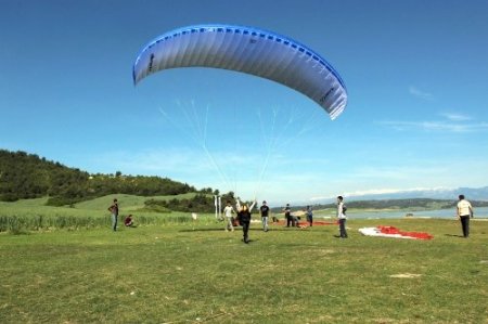 AHAS genç yamaç paraşütçüleri yetiştiriyor