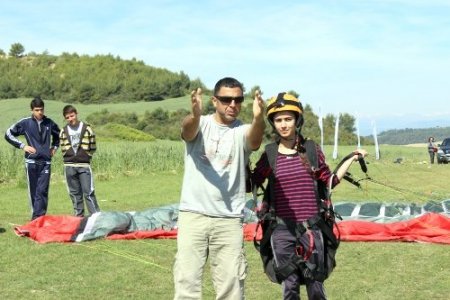 AHAS genç yamaç paraşütçüleri yetiştiriyor