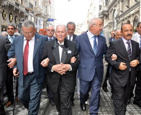 Ahi babadan esnafa tavsiye: Aşırılıktan uzak durun