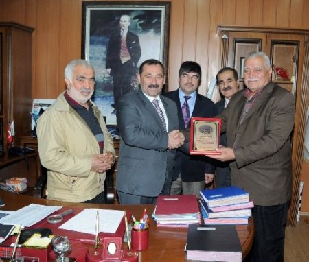 Ahi Camii Derneği’nden Demirel’e teşekkür plaketi