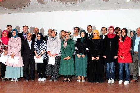 Ahi Dershanesi, YGS'de dereceye giren öğrencilerini ödüllendirdi