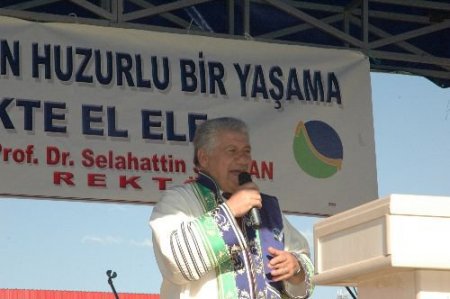 Ahi Evran Üniversitesi 4'üncü Mezunlarını Uğurladı