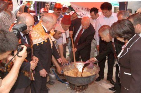 Ahi Sinan'ın 700 Yıl Önce Verdiği 'Hayır Yemeği' Geleneği Devam Ediyor