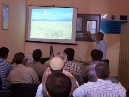 Ahlat'lı Çiftçilere Sertifikalı Buğday Anlatıldı
