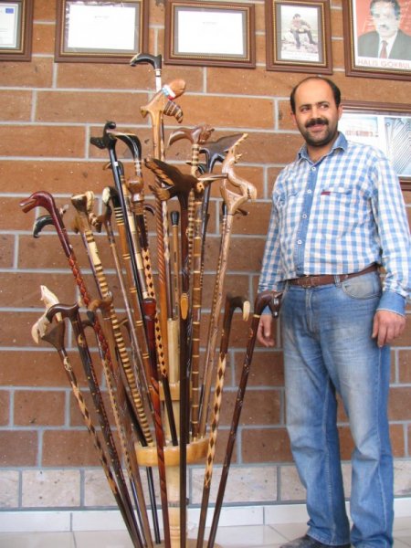 Ahlat’ta araba fiyatına satılan bastonlar alıcı buluyor (Özel)