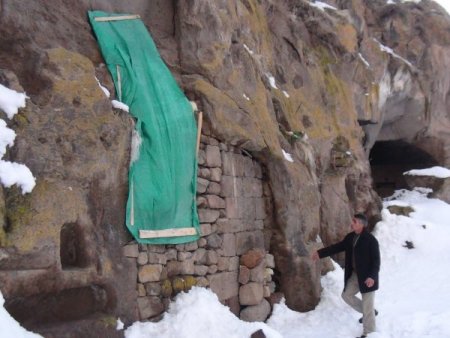 Ahlat'ta binlerce yıllık mağara evler patates deposu olarak kullanılıyor