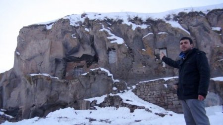 Ahlat'ta binlerce yıllık mağara evler patates deposu olarak kullanılıyor