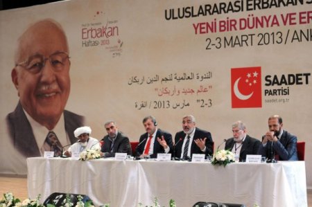 Ahmedinejad'tan Erbakan’a övgü mesajı