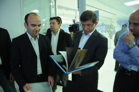 Ahmet Davutoğlu, Cihan Haber Ajansı'nı Ziyaret Etti