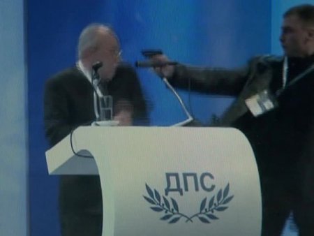 Ahmet Doğan'a saldırı anı böyle görüntülendi (Fotoğraf için)