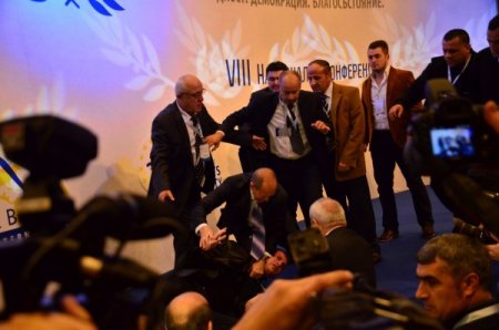 Ahmet Doğan'a saldırı anı böyle görüntülendi (Fotoğraf için)