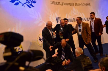 Ahmet Doğan'a saldırı anı böyle görüntülendi (Fotoğraf için)