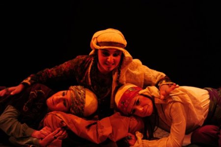 Ahmet Hani'nin 'Mem-u Zin'i bu kez de tiyatro eseri olarak sahnelendi