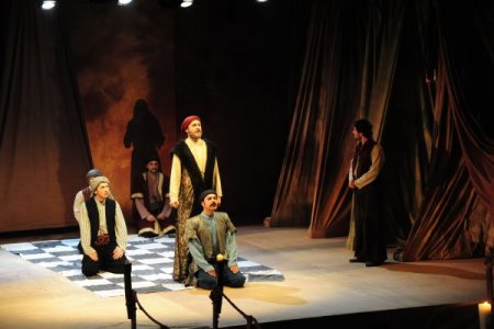 Ahmet Hani'nin 'Mem-u Zin'i bu kez de tiyatro eseri olarak sahnelendi