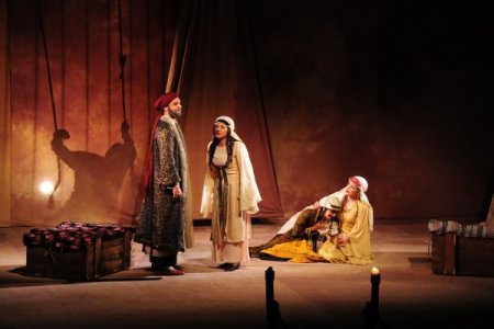 Ahmet Hani'nin 'Mem-u Zin'i bu kez de tiyatro eseri olarak sahnelendi