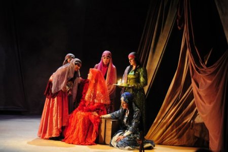 Ahmet Hani'nin 'Mem-u Zin'i bu kez de tiyatro eseri olarak sahnelendi