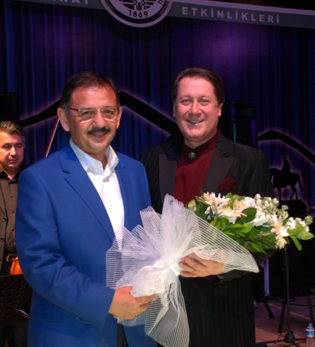 Ahmet Özhan Kayserililerle buluştu