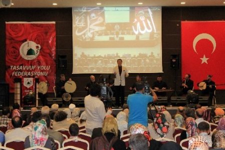 Ahmet Özhan'dan Kutlu Doğum konseri