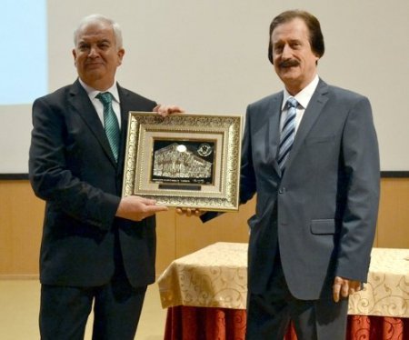 Ahmet turan Alkan, hocalık yaptığı üniversitede konferans verdi