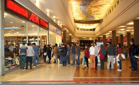 Ahmet Ümit, Adana'da kitaplarını imzaladı