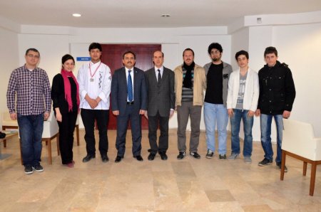 AİBÜ'ye gümüş madalya getiren Aksoy'a Rektör'den tebrik