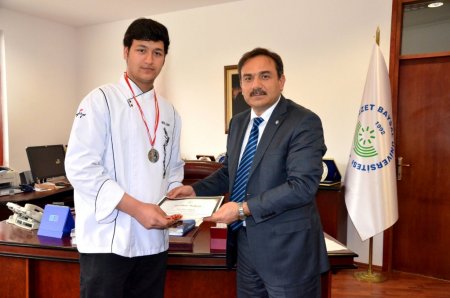 AİBÜ'ye gümüş madalya getiren Aksoy'a Rektör'den tebrik