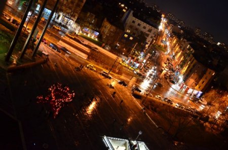 AİDS'le mücadele için mumlarla kırmızı kurdele oluşturdular