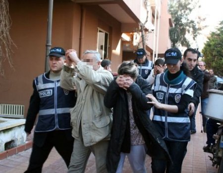 Aile Boyu Kokain Pazarlayan Üç Kişi Yakalandı