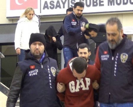 Aile görünümlü hırsızlar güvenlik kamerasında