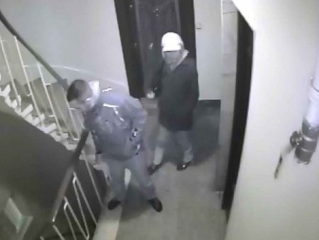 Aile görünümlü hırsızlar güvenlik kamerasında