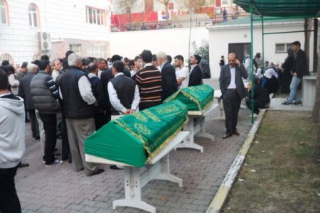 Aile katliamında ölenlerden 5'inin cenazesi Adli Tıp'tan alındı