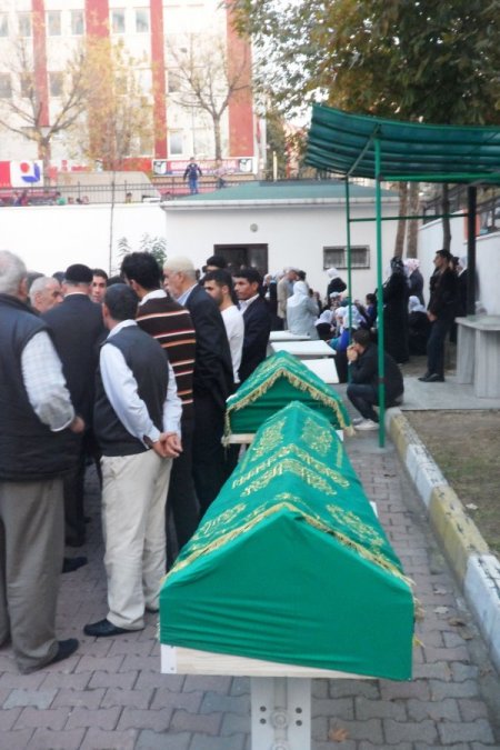 Aile katliamında ölenlerden 5'inin cenazesi Adli Tıp'tan alındı