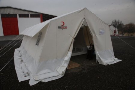 Aile mahremiyetini dikkate alan Kızılay 2 oda, 1 salon çadır yaptı(Özel)