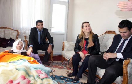 Aile ve Sosyal Politikalar İl Müdürlüğü ekipleri, yaşlıları evinde ziyaret etti