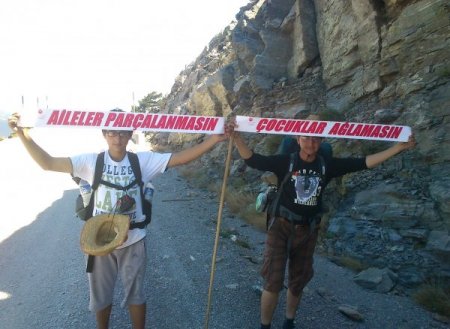 ‘Aileler parçalanmasın, çocuklar ağlamasın’ diye Kaz Dağları’nda yürüdü