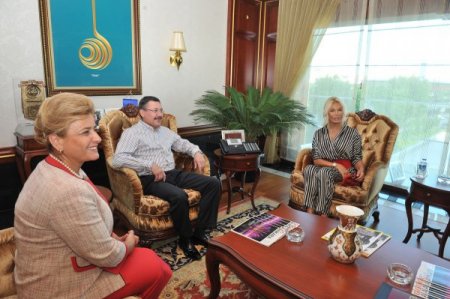 Ajda Pekkan İle Fransız Sanatçı Enrico Macias, Gökçek’i Ziyaret Etti