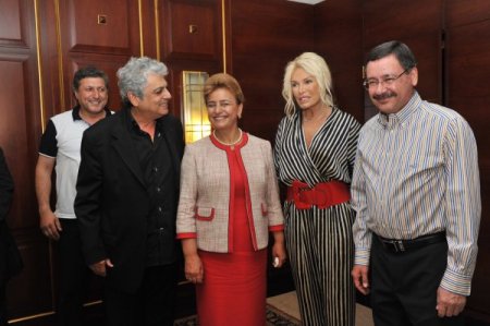 Ajda Pekkan İle Fransız Sanatçı Enrico Macias, Gökçek’i Ziyaret Etti