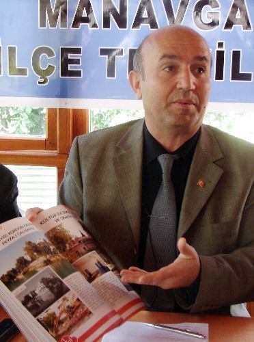 Ak Parti, Çiçek Dağıtımı Ve Sirk Çadırı Kurmayı Hizmet Diye Sunan Chp'li Başkanı Eleştirdi