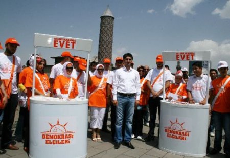 Ak Parti, Vatandaşları Demokrasi Elçileri İle Bilgilendirecek