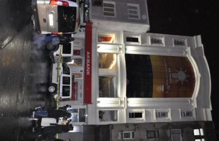 Ak Parti Binası Önünde Parça Tesirli Bomba (Özel)