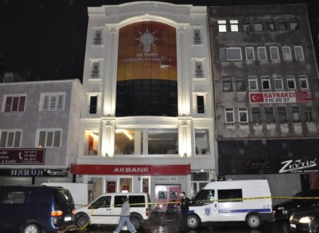 Ak Parti Binası Önünde Parça Tesirli Bomba (Özel)