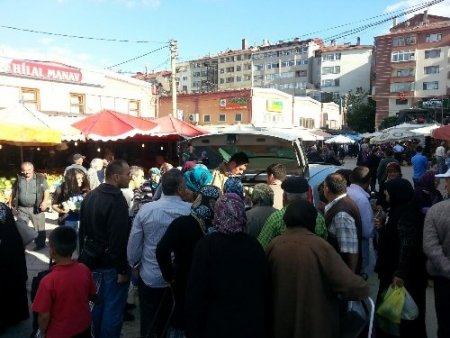 AK Parti Gençlik Kolları ayran dağıttı