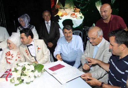 Ak Parti Genel Başkan Yardımcısı Aksu, Nikah Törenine Katıldı