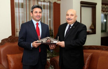 AK Parti Grup Başkanvekili Aydın: Üniversitenin gelişiminden memnunuz