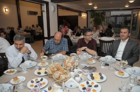 Ak Parti Grup Başkanvekili Kılıç, Ulucanlar Cezaevi'nde İftara Katıldı