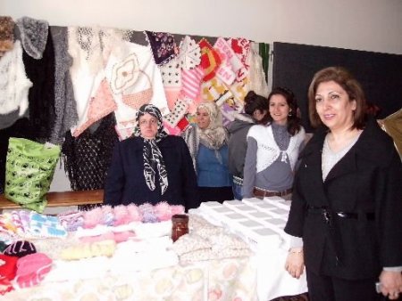 Ak Parti Hatay İl Kadın Kolları El İşi Kermesi Düzenledi