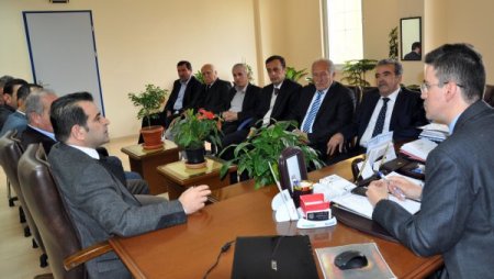 AK Parti heyeti, yeni hastane yönetimini ziyaret etti