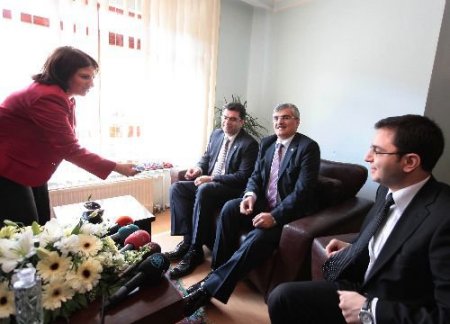 Ak Parti Heyeti Bdp'yi Ziyaret Etti