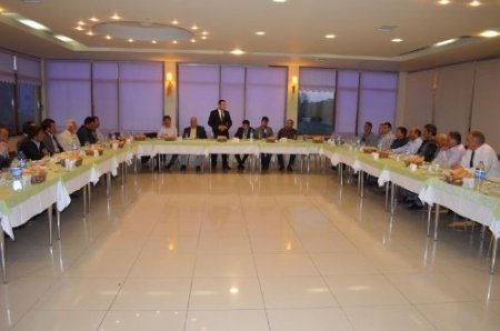 AK Parti İlçe Başkanı Karataş, muhtarlarla buluştu